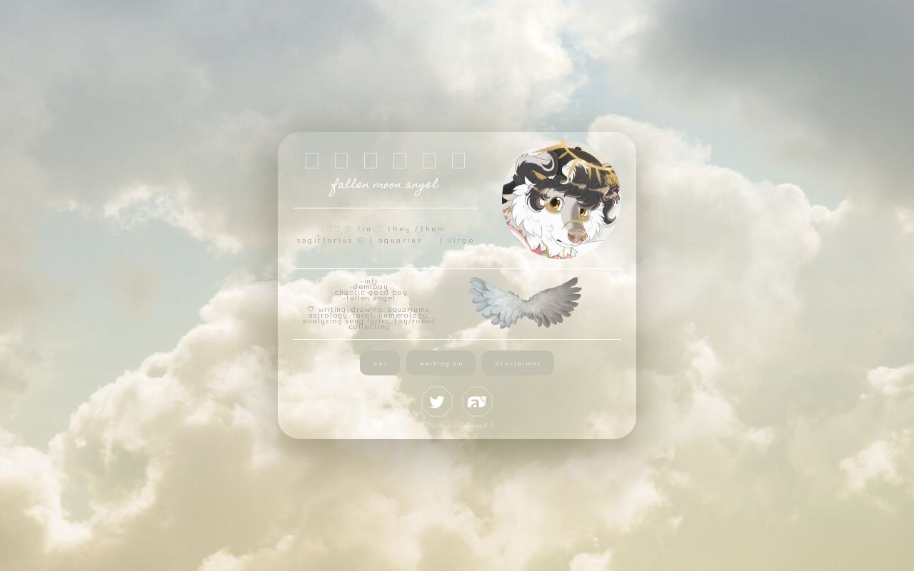 Carrd profile picture for @cracks